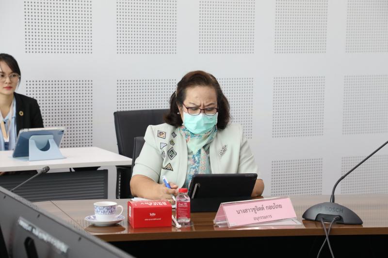 นางจตุพร โรจนพานิ�