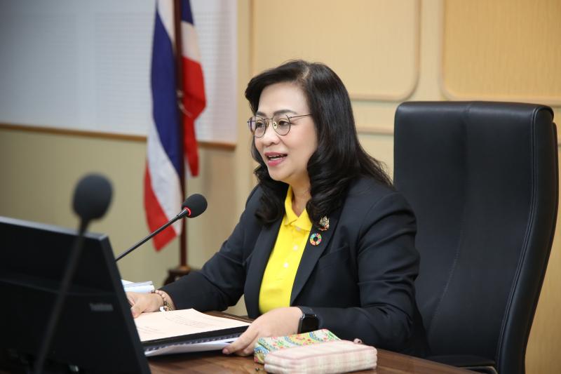 นางจตุพร โรจนพานิ�