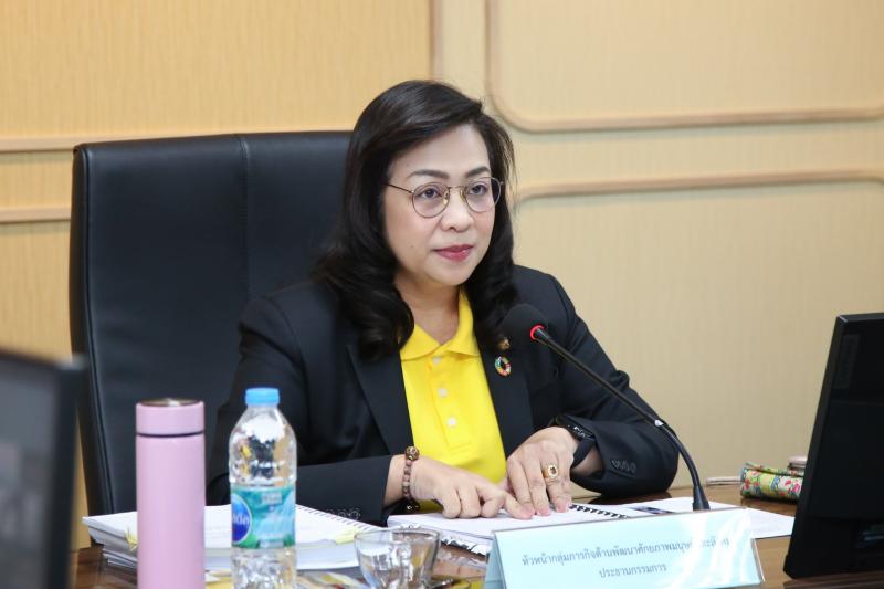 นางจตุพร โรจนพานิ�
