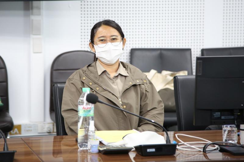 นางจตุพร โรจนพานิ�