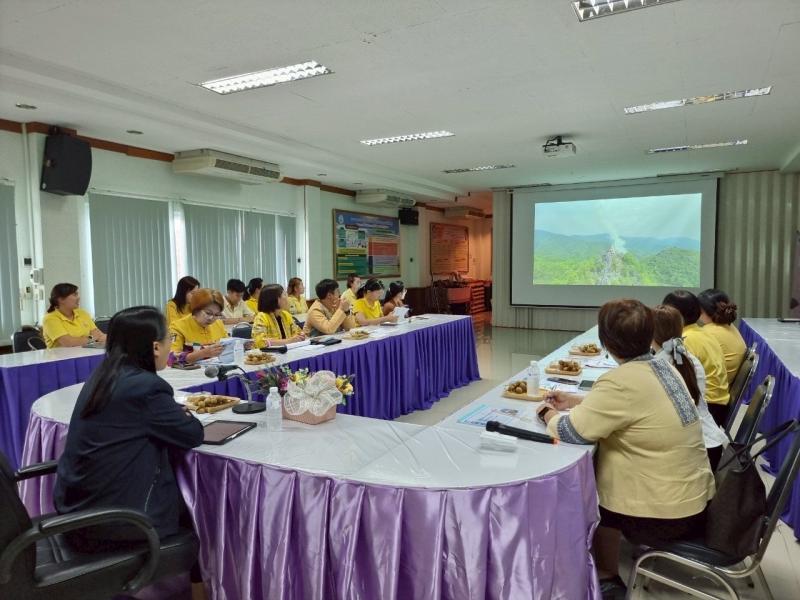 นางสาวนภาพร เมฆาผ�