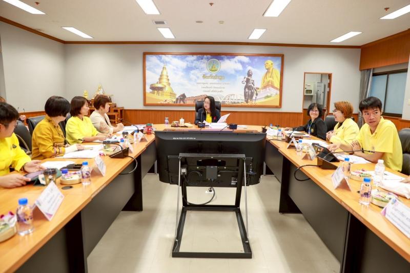 นางสาวนภาพร เมฆาผ�