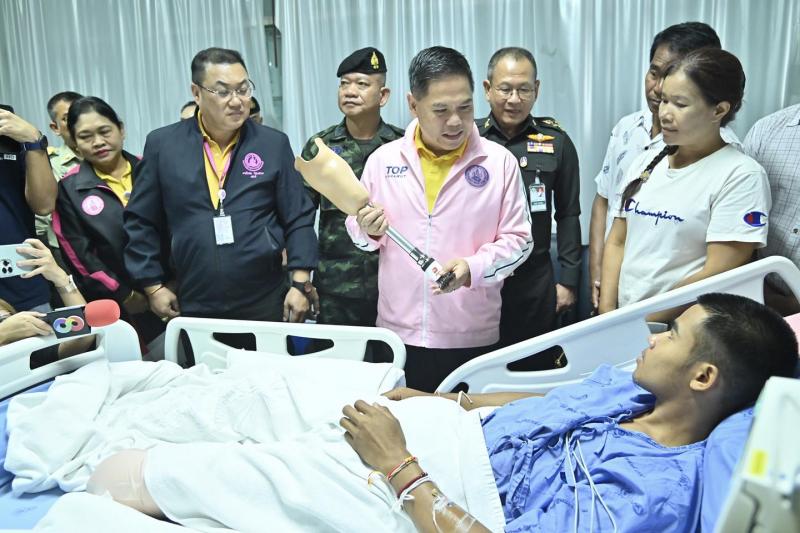 นายวราวุธ ศิลปอาช�