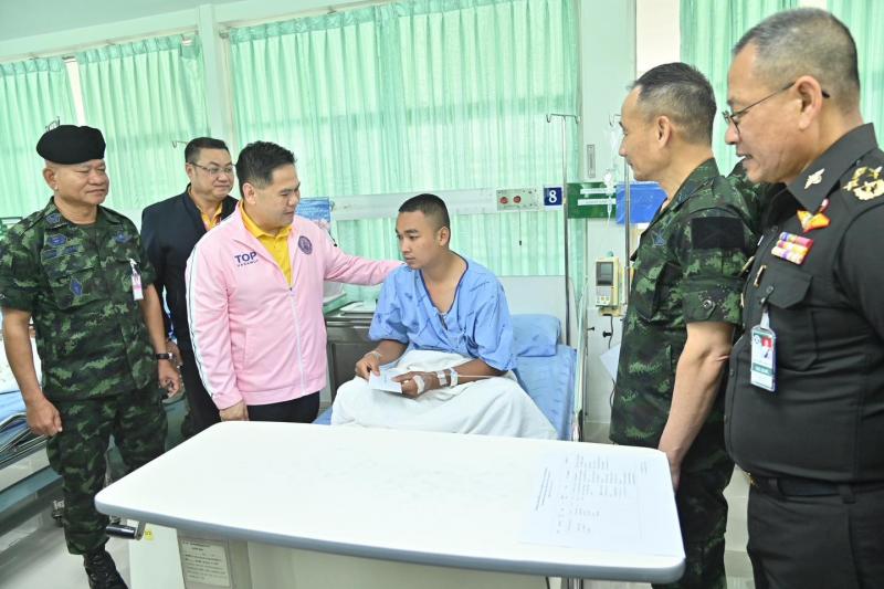 นายวราวุธ ศิลปอาช�