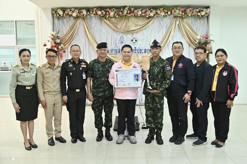นายวราวุธ ศิลปอาช�