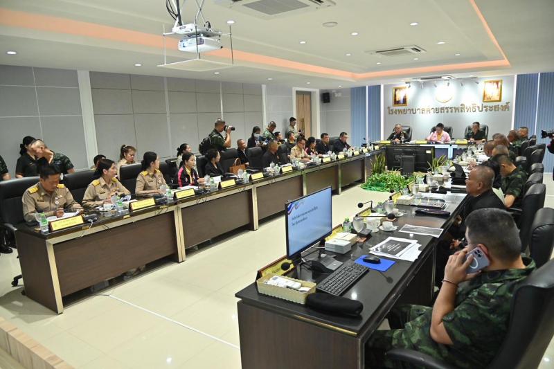 นายวราวุธ ศิลปอาช�