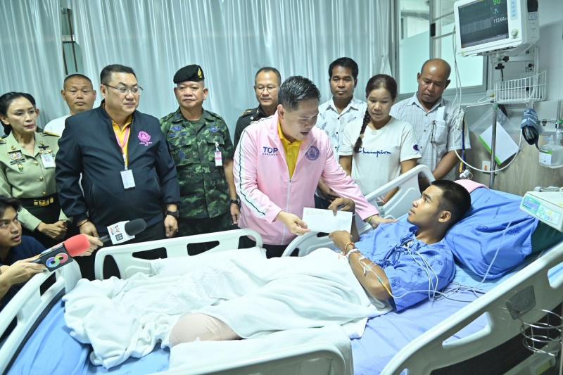 นายวราวุธ ศิลปอาช�