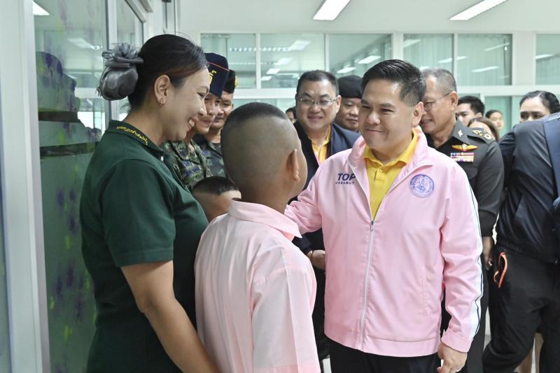 นายวราวุธ ศิลปอาช�