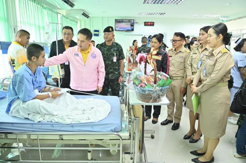 นายวราวุธ ศิลปอาช�