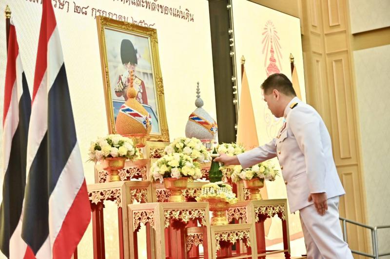 "วราวุธ" นำคณะผ�