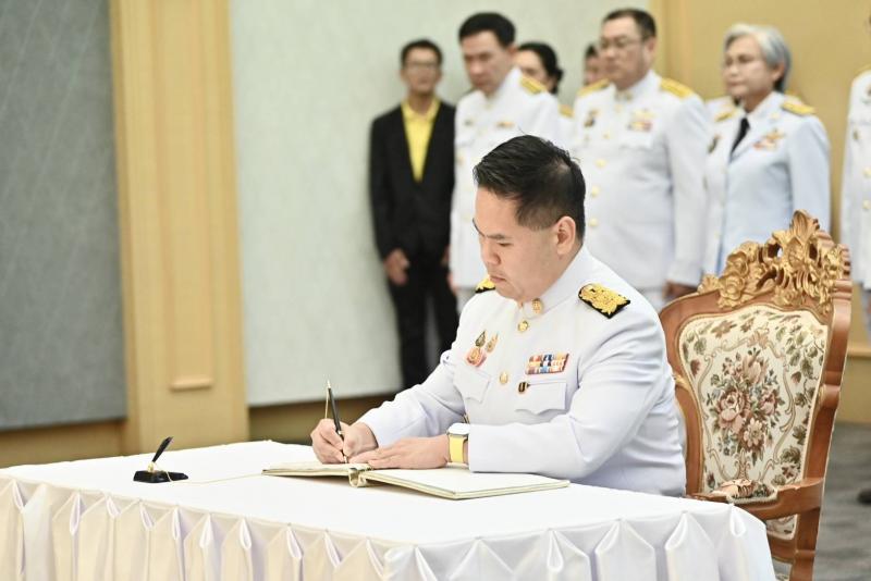 "วราวุธ" นำคณะผ�