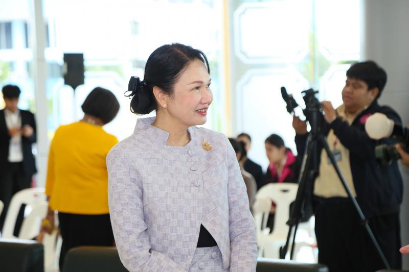 ปลัด พม. เป็นประธา�