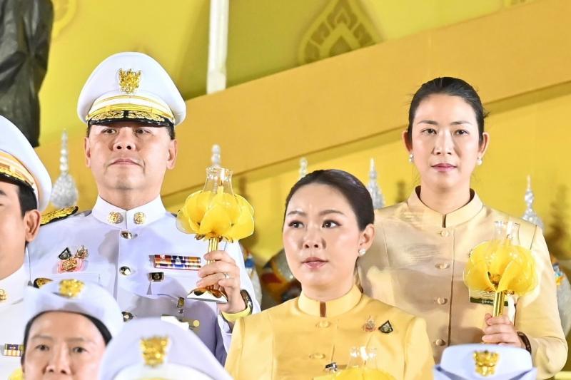 นายวราวุธ ศิลปอาช�