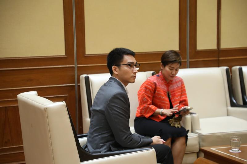นางจตุพร โรจนพานิ�
