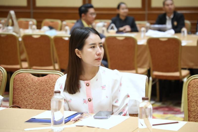 นางจตุพร โรจนพานิ�