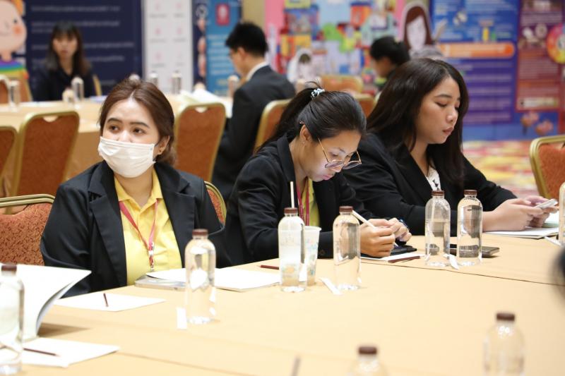 นางจตุพร โรจนพานิ�
