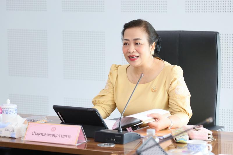 นางจตุพร โรจนพานิ�