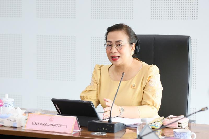 นางจตุพร โรจนพานิ�