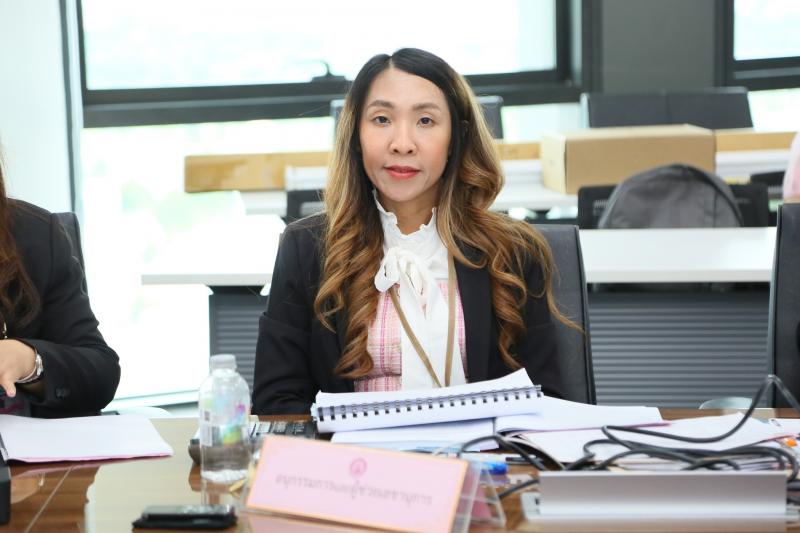 นางจตุพร โรจนพานิ�