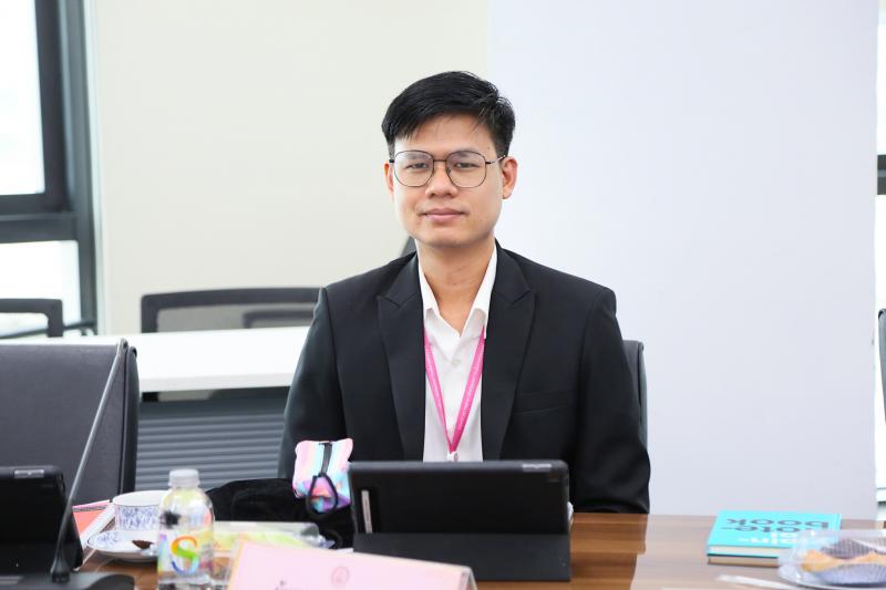 นางจตุพร โรจนพานิ�