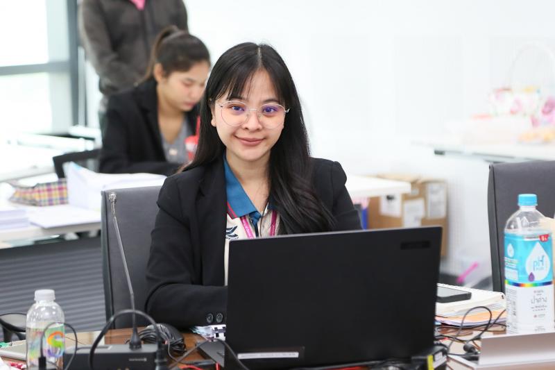 นางจตุพร โรจนพานิ�