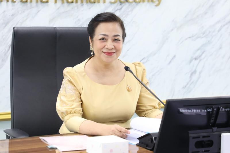 นางจตุพร โรจนพานิ�