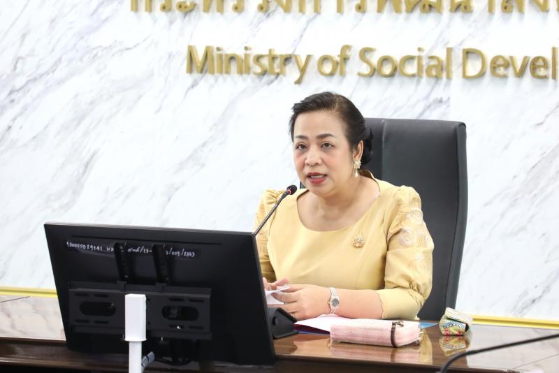 นางจตุพร โรจนพานิ�