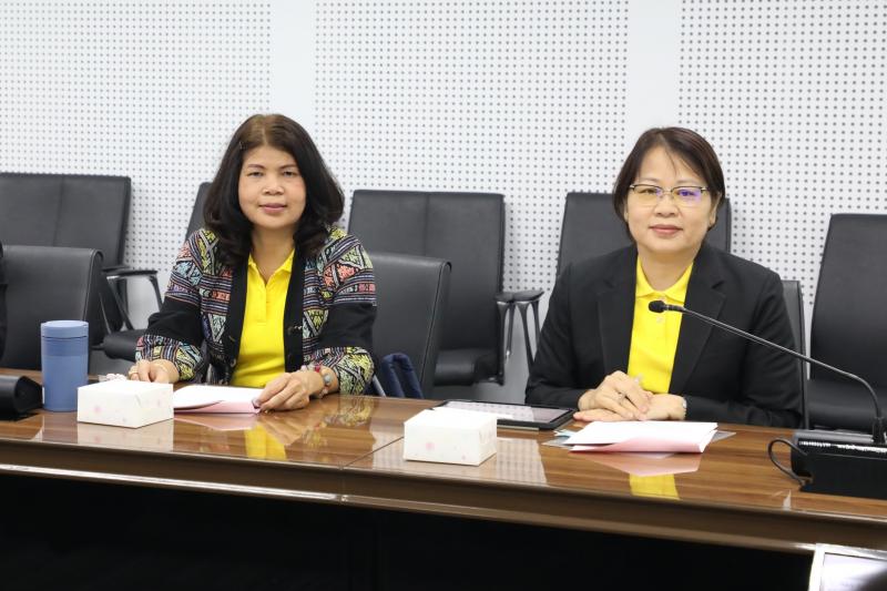 นางจตุพร โรจนพานิ�