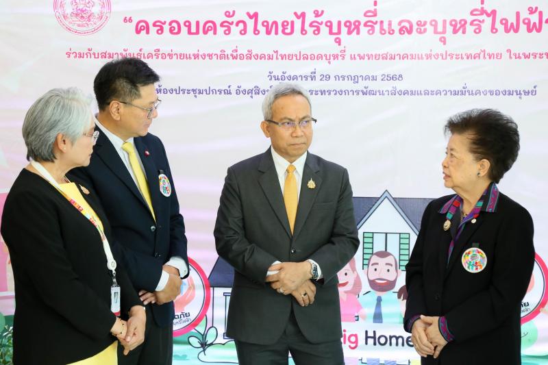 นายอนุกูล ปีดแก้ว 