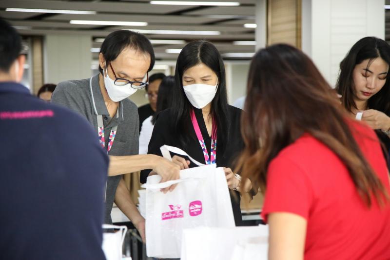 นายอนุกูล ปีดแก้ว 