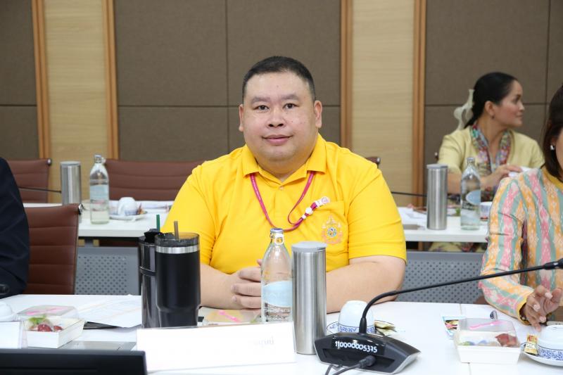 นายอนุกูล ปีดแก้ว 