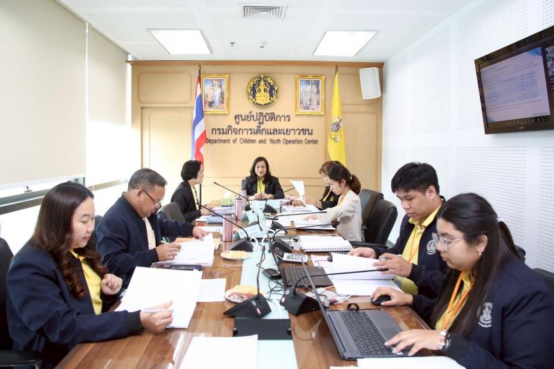 นางจตุพร โรจนพานิ�