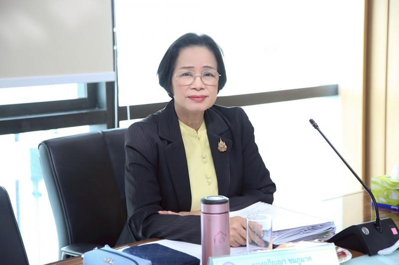 นางจตุพร โรจนพานิ�