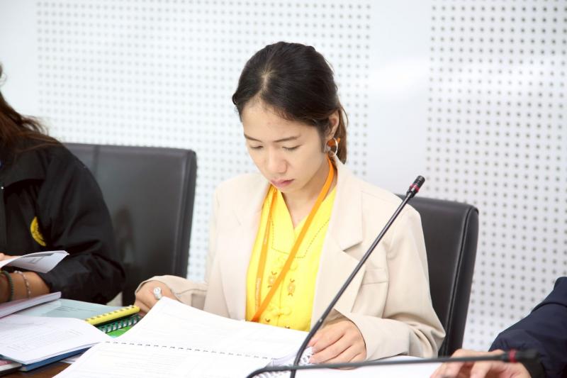 นางจตุพร โรจนพานิ�