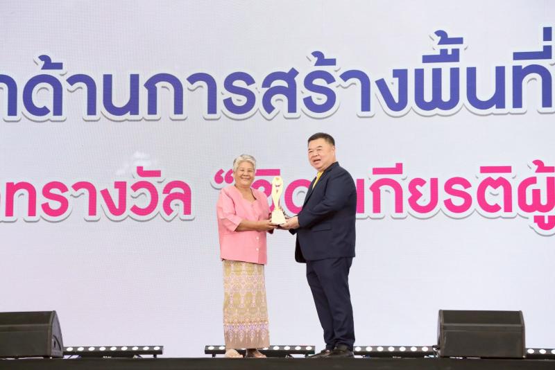 นายธเนศพล ธนบุณยว�