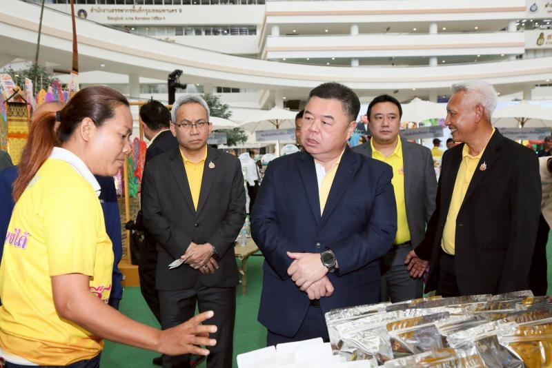 นายธเนศพล ธนบุณยว�