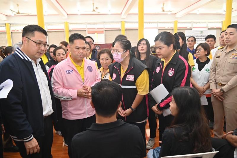 นายวราวุธ ศิลปอาช�