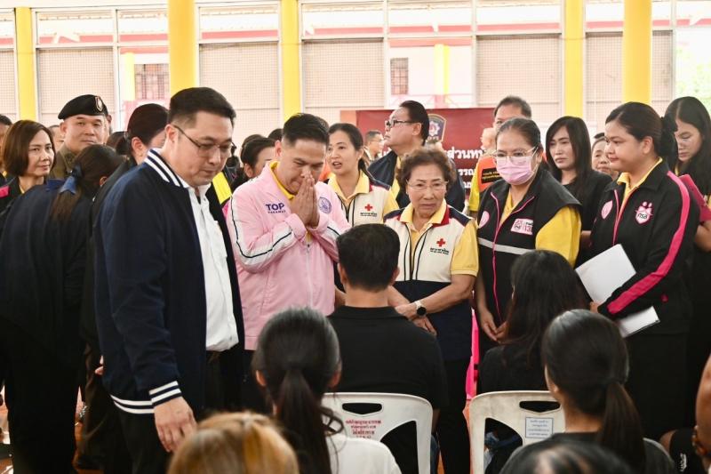 นายวราวุธ ศิลปอาช�