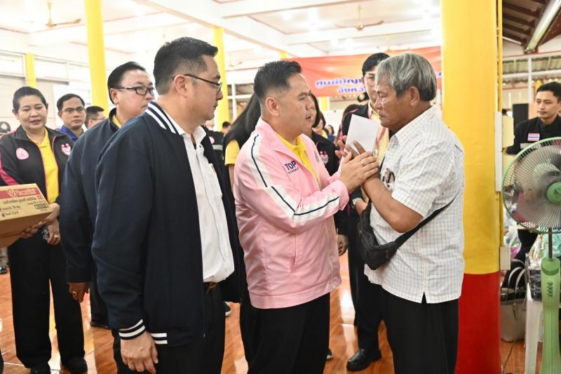 นายวราวุธ ศิลปอาช�