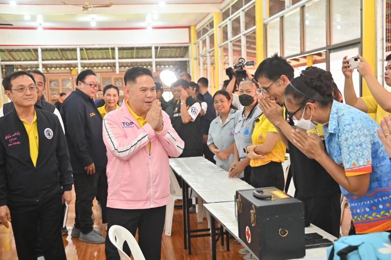 นายวราวุธ ศิลปอาช�