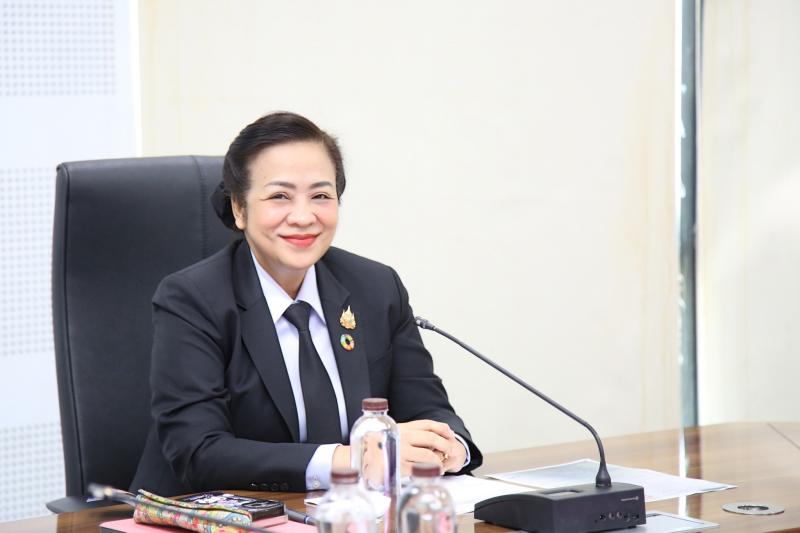 นางจตุพร โรจนพานิ�