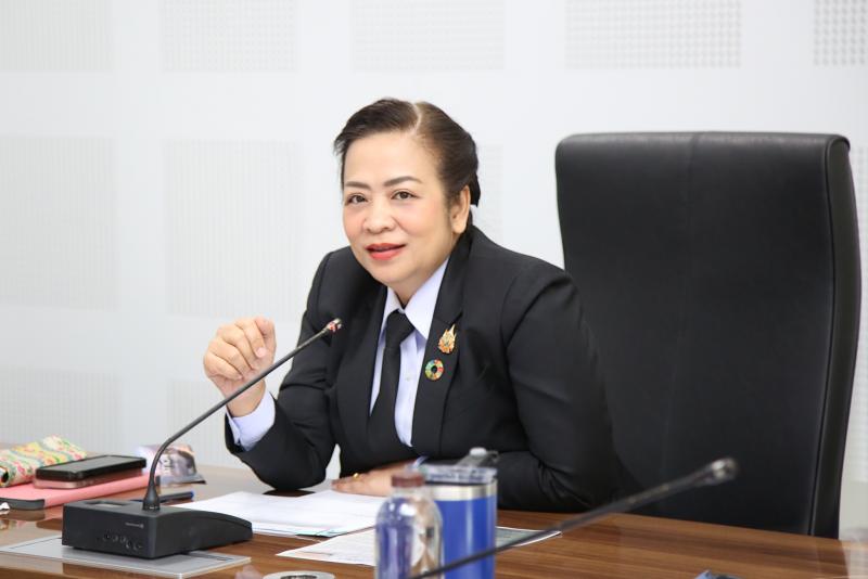 นางจตุพร โรจนพานิ�