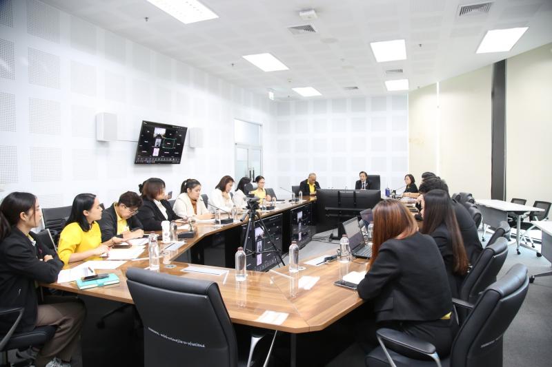 นางจตุพร โรจนพานิ�