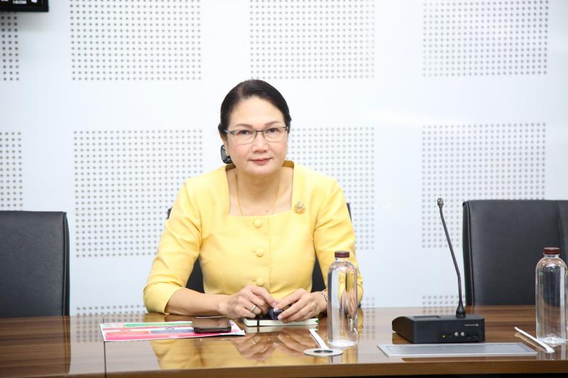 นางจตุพร โรจนพานิ�