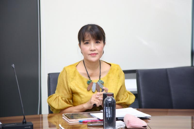 นางจตุพร โรจนพานิ�