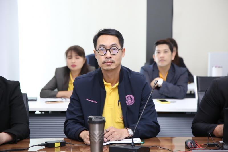 นางจตุพร โรจนพานิ�