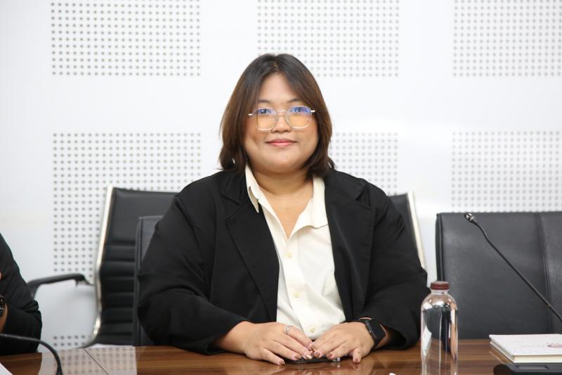 นางจตุพร โรจนพานิ�