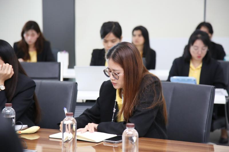 นางจตุพร โรจนพานิ�