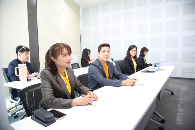 นางจตุพร โรจนพานิ�