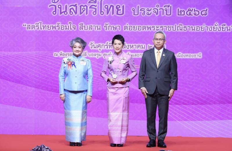 นายอนุกูล ปีดแก้ว 